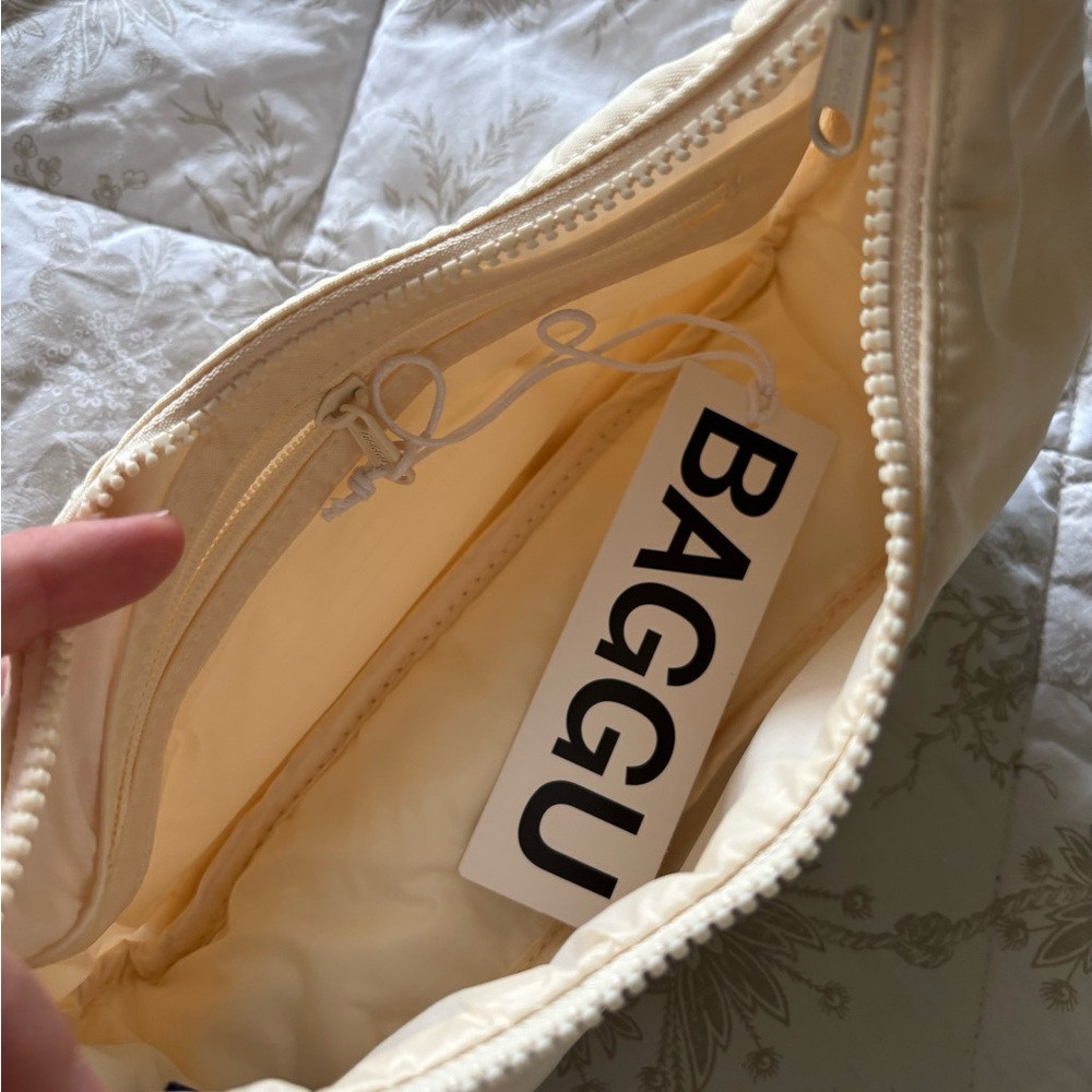NWT BAGGU Swan Cream Shoulder Bag with Orange Accent - Picture 9 of 15